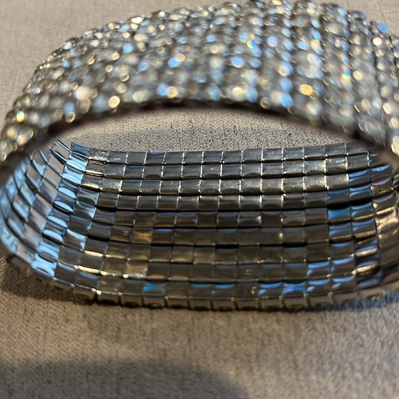 NWOT 9 row rhinestone stretch bracelet - Picture 5 of 5